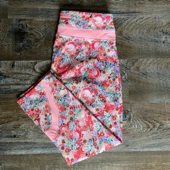 Lululemon Inspire Crop ||  * All Luxtreme - Picture 9 of 9